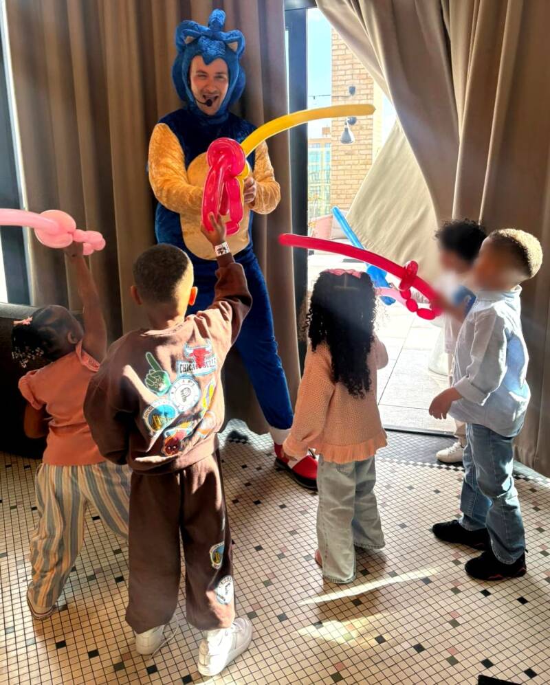 sonic themed children’s dance party entertainer in London