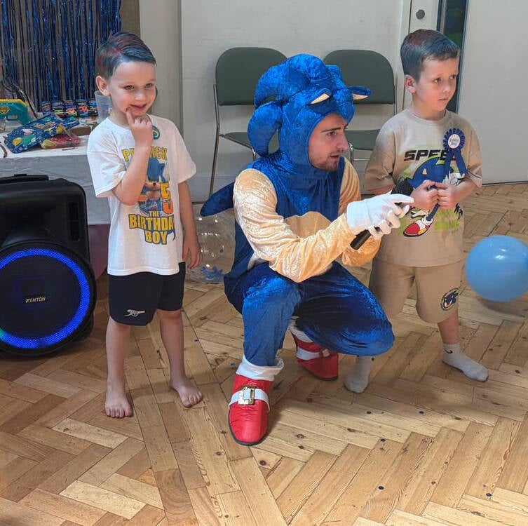 sonic themed children’s dance party entertainer in London