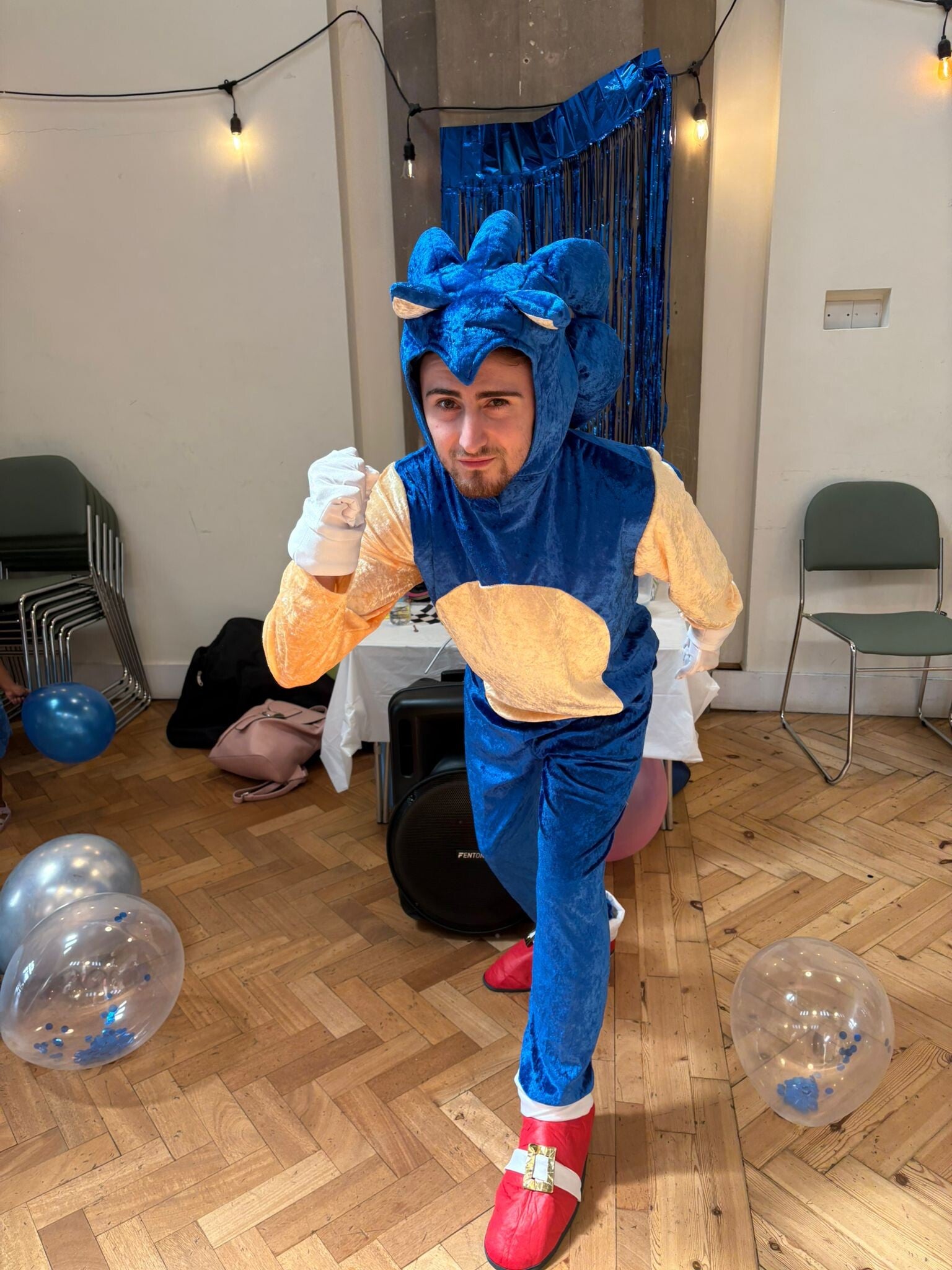 Sonic themed children’s dance party entertainer in London