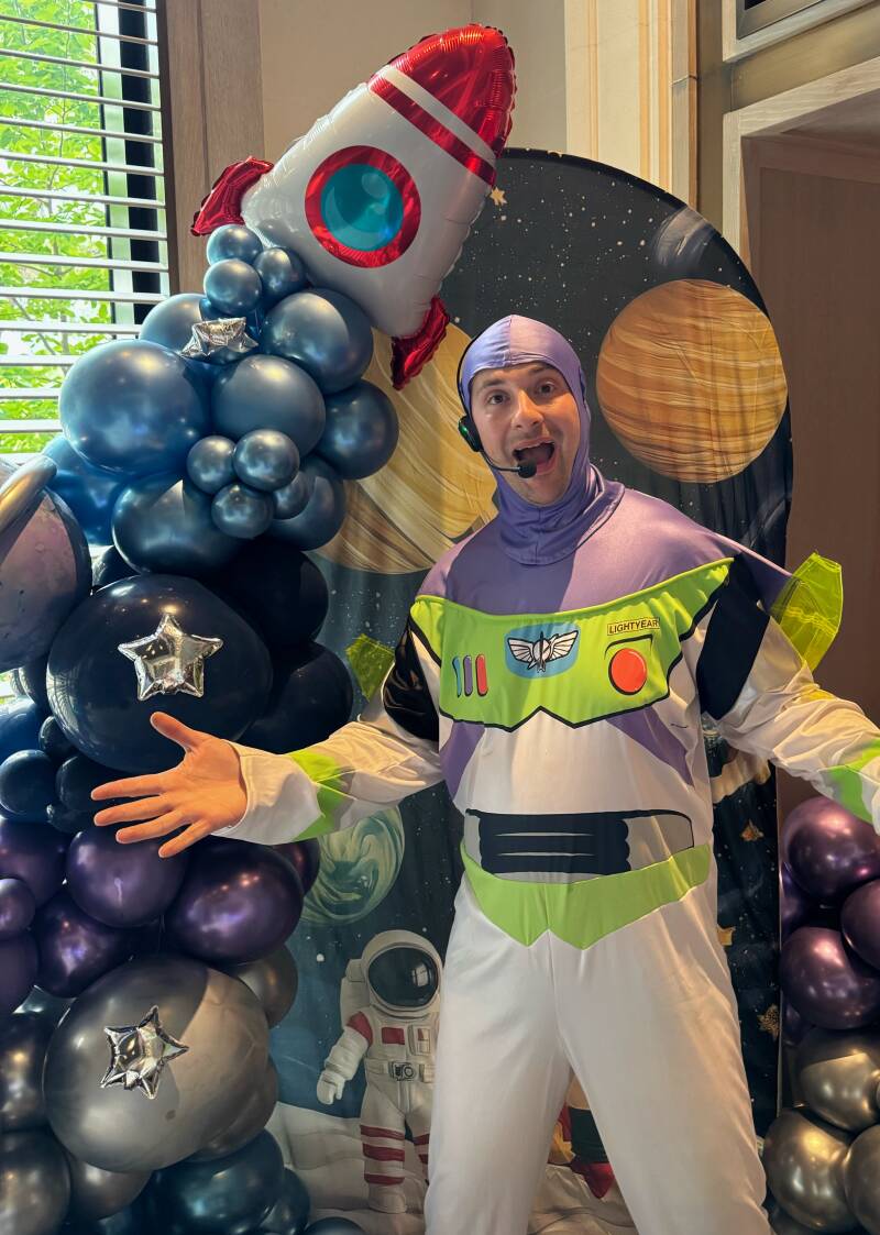 Space themed children’s dance party entertainer in London