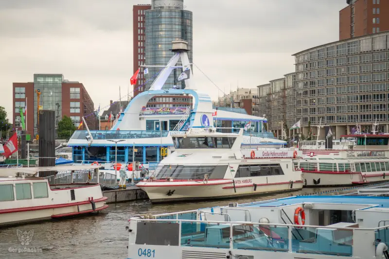gp-ef30_pawchellasummerboat2026-11-standard.webp