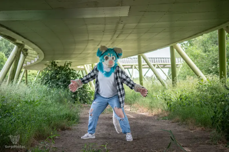 miilkybridgephotoshoot-49-standard.webp