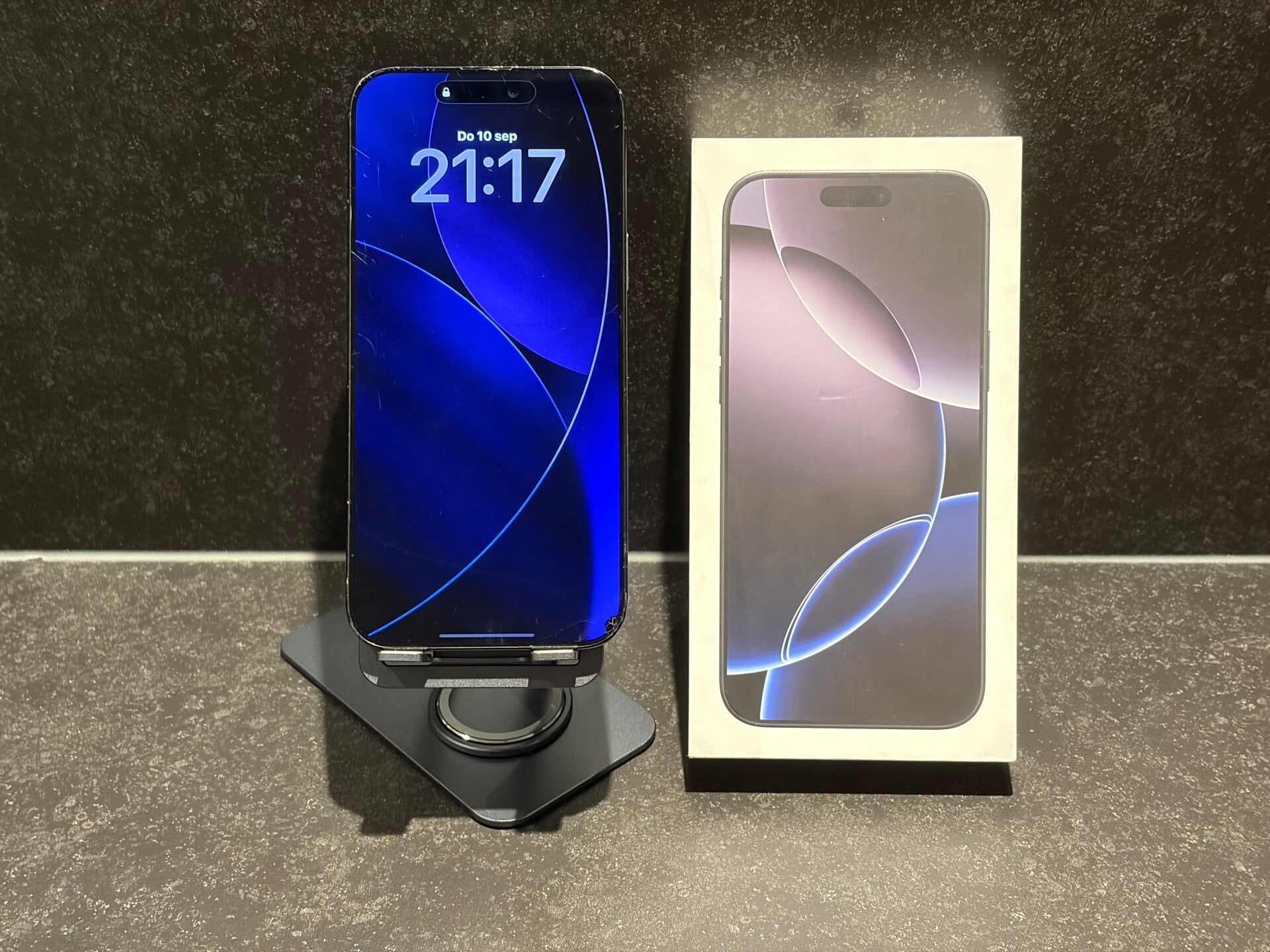 Iphone 16 pro max | 91% | 256GB | lichte barst
