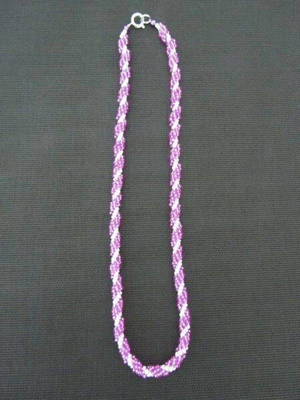 Halskette aus Rocailles Perlen