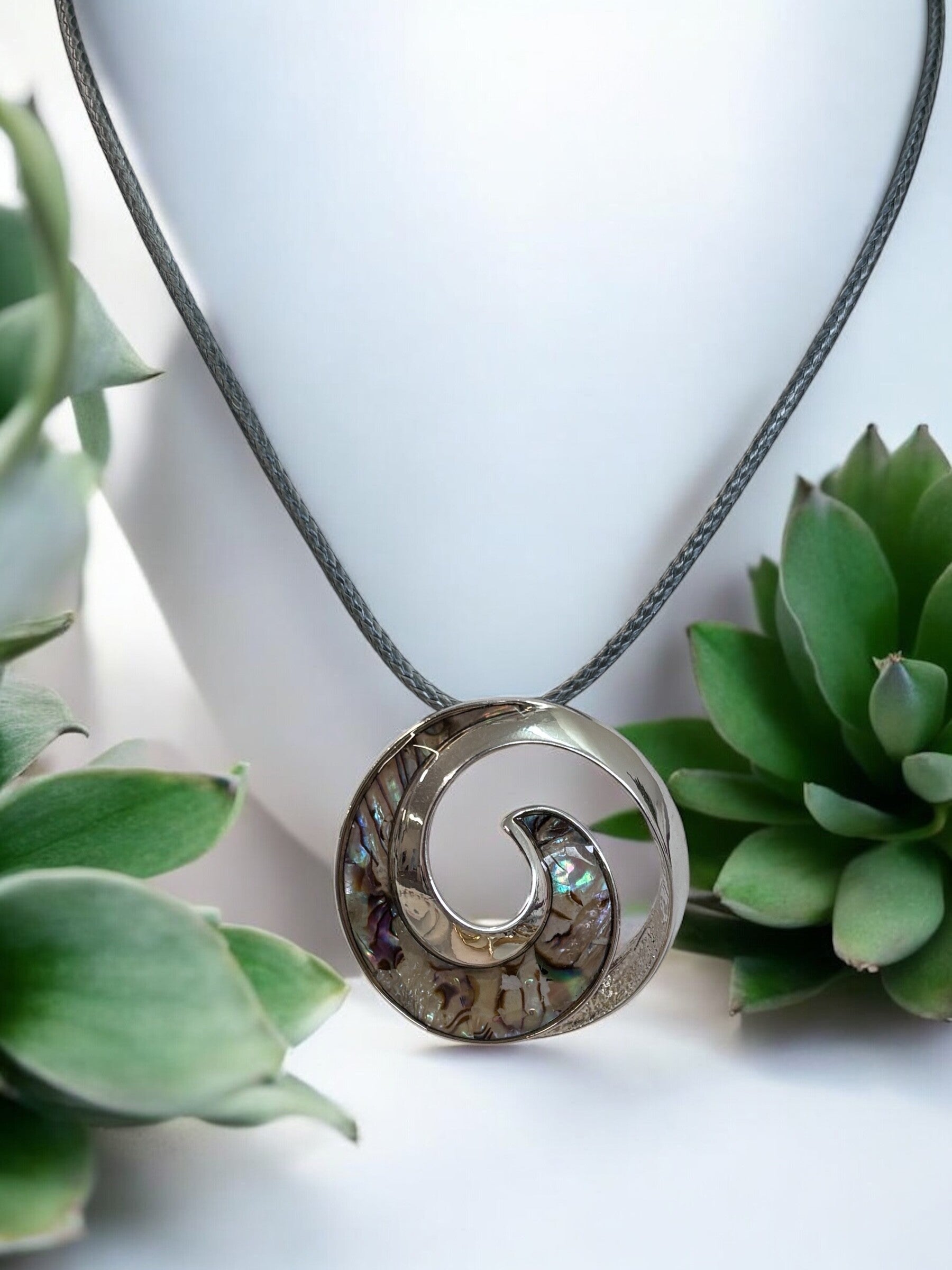 Wunderschöne Kette mit Anhänger versilbert Paua Shell Art. 317