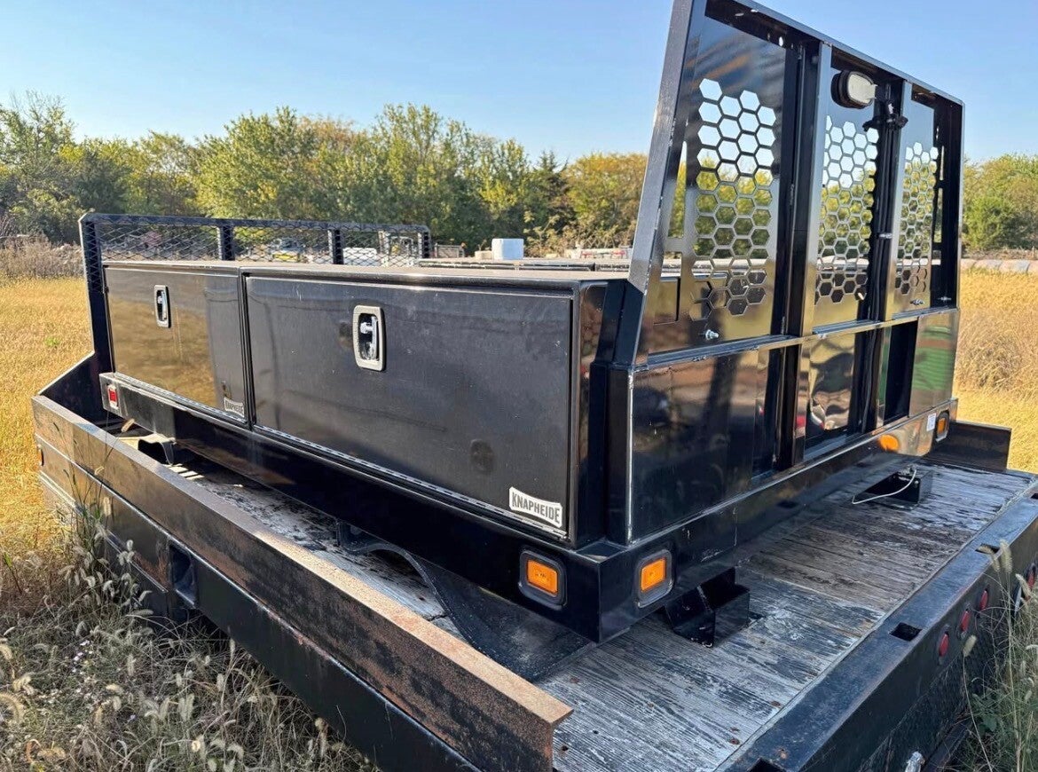Knapheide long bed single wheel flatbed