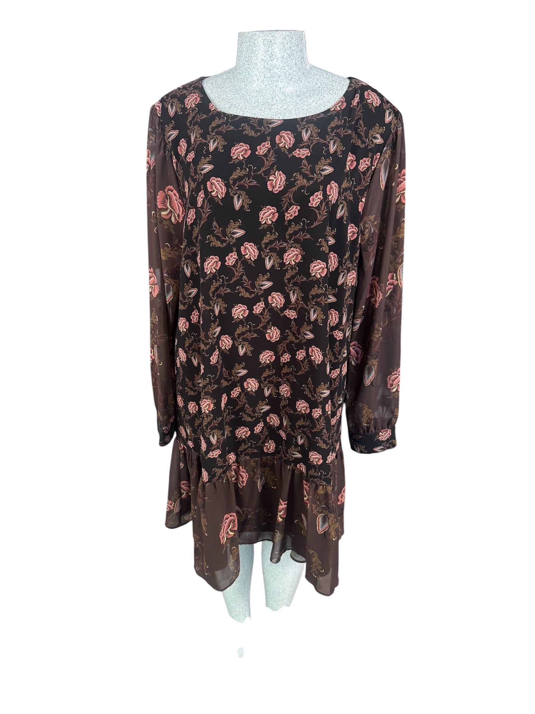 La belle brune fleurie à manches transparentes-Simons Contemporaine-R107