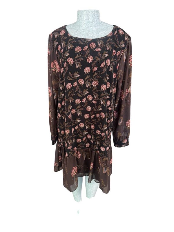 La belle brune fleurie à manches transparentes-Simons Contemporaine-R107