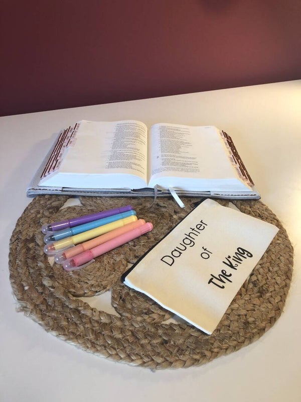 Etui "DAUGHTER OF THE KING"