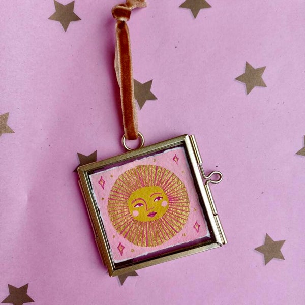 Ingelijst kunstwerkje ‘Sunshine’ op handgeschept papier (5x5cm)