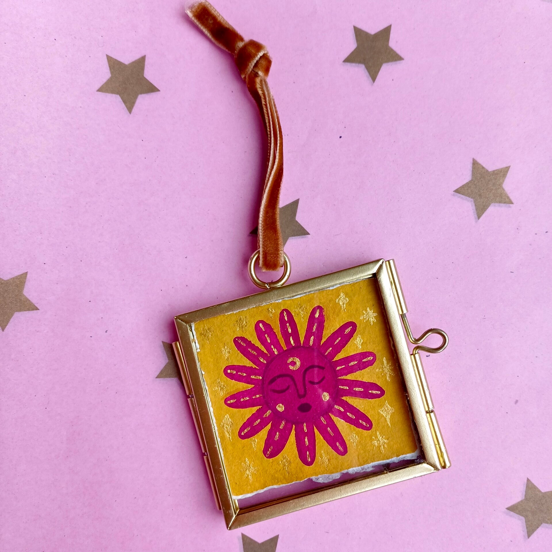 Ingelijst kunstwerkje ‘Magic Flower’ op handgeschept papier (5x5cm)