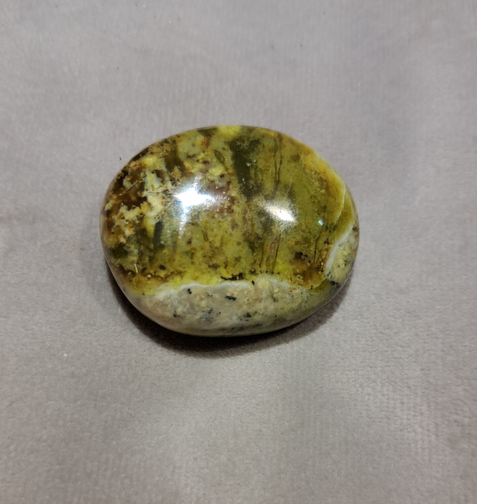 Opaal groen knuffelsteen  nr1