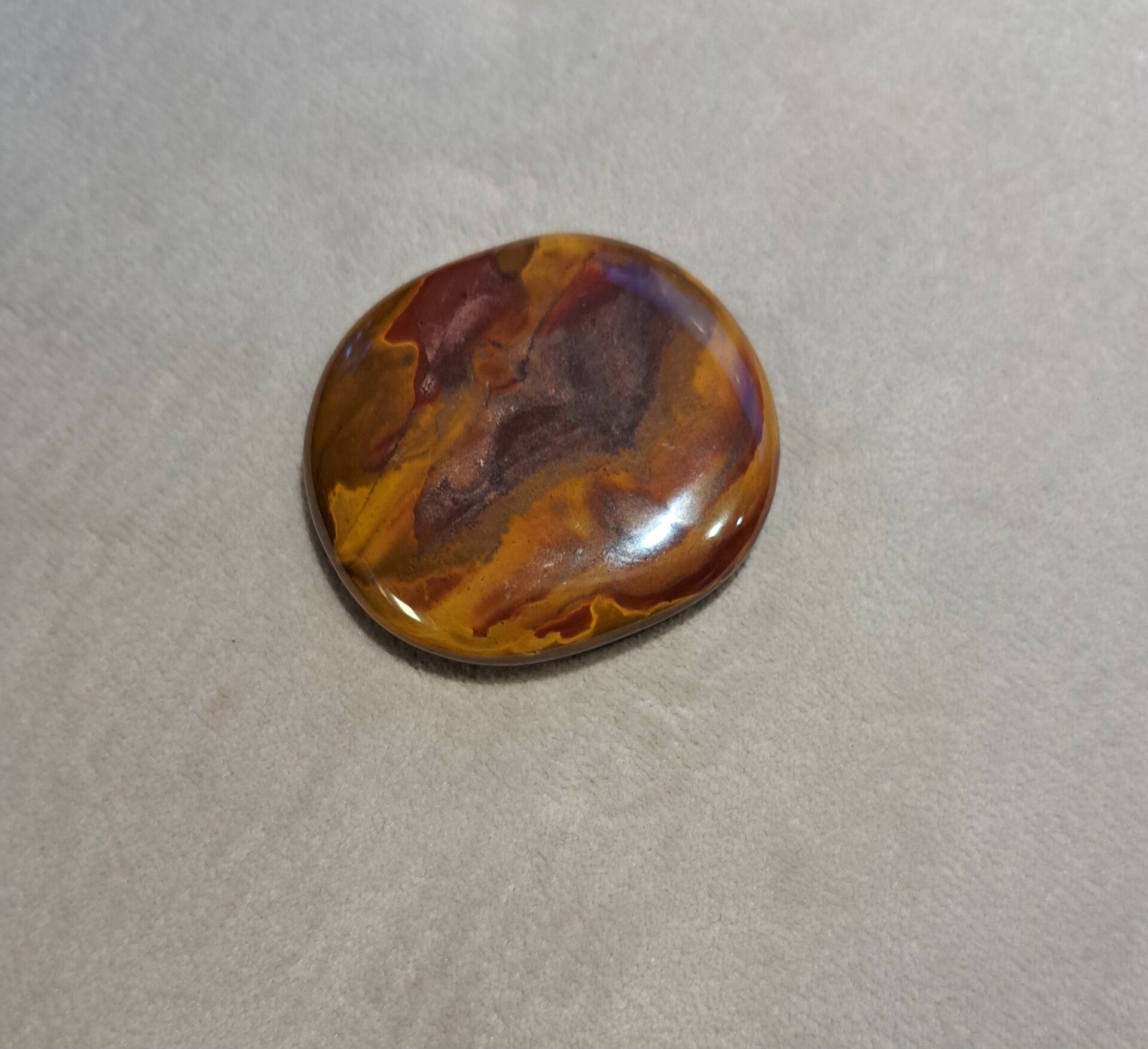 Mookaiet platte steen