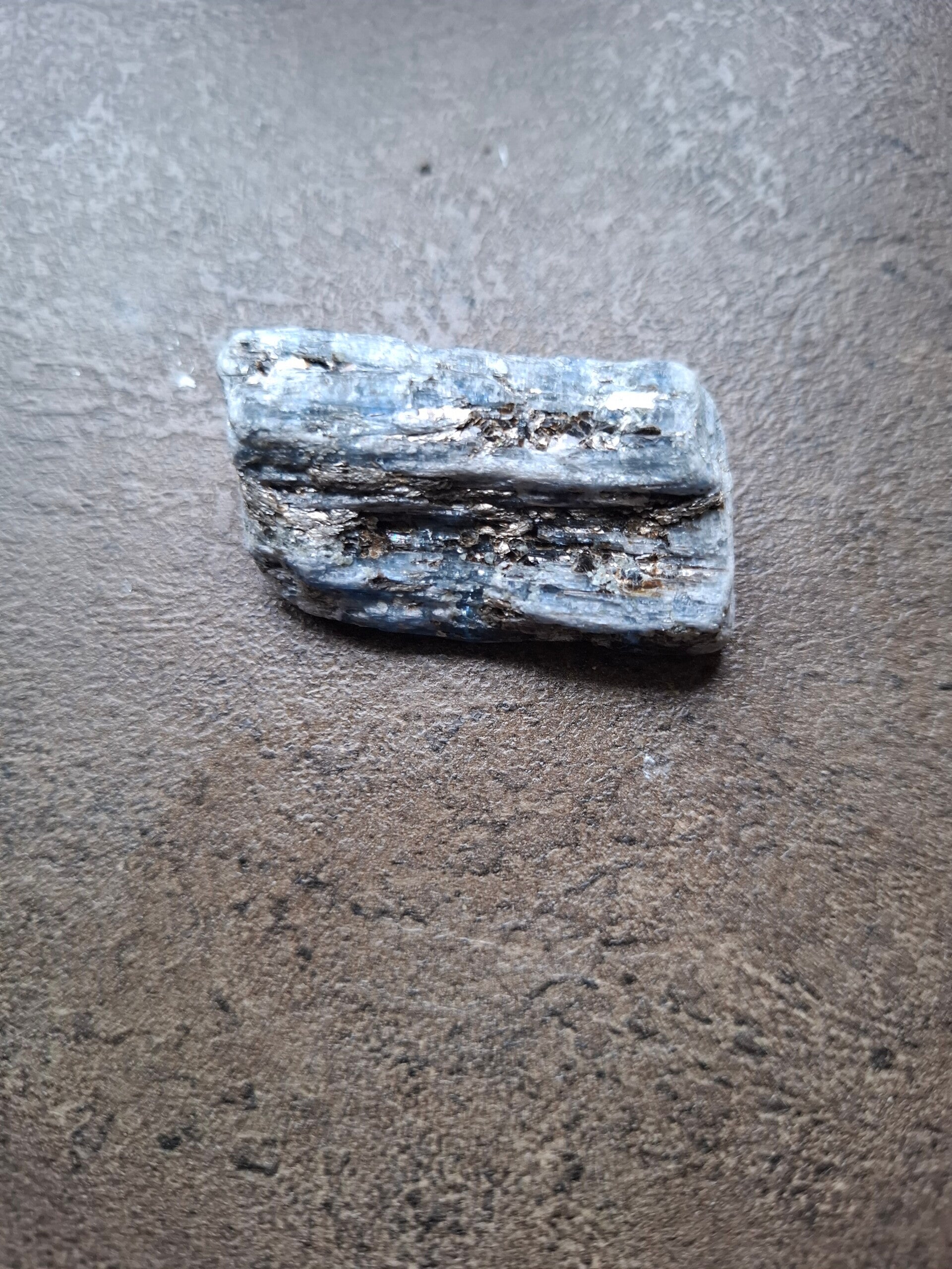 Kyaniet ruw stukje nr 1