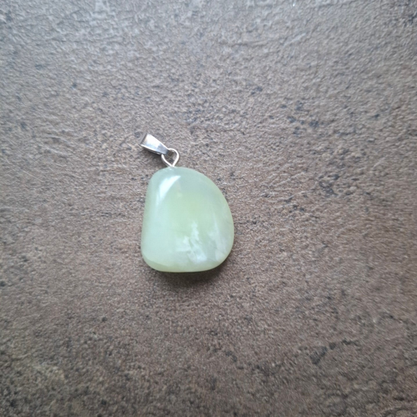 Serpentijn  licht groen hanger