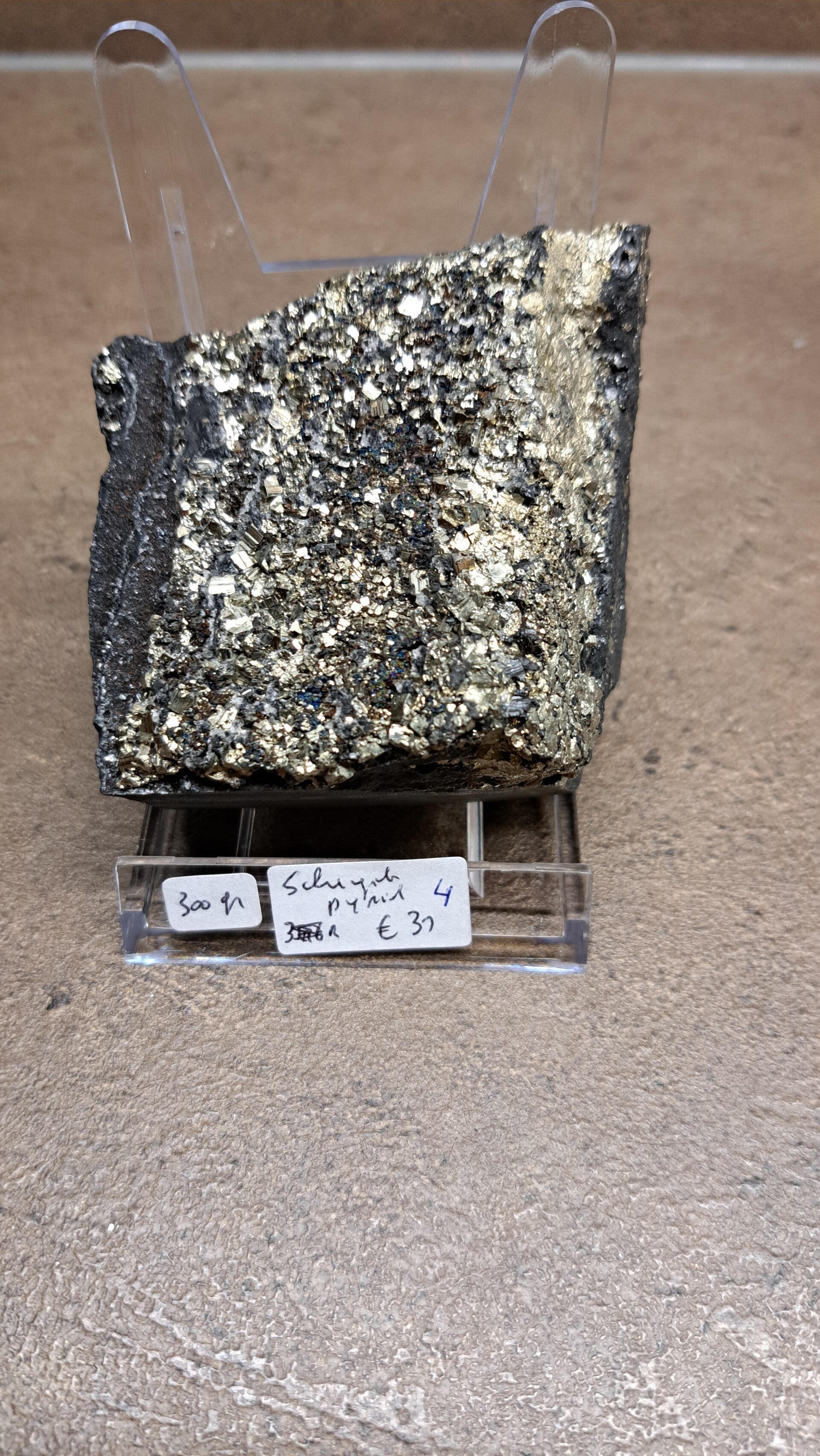 Shungiet met Pyriet  ruw nr4