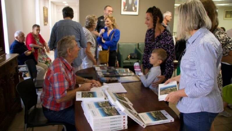 Séance de dédicace de Michel Laissac