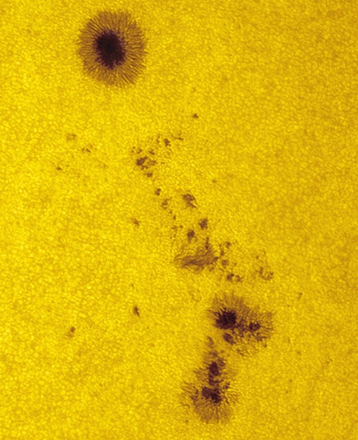 Alan Friedman took the picture on Nov. 8th 2020 of the tremendous archipelago AR2781 