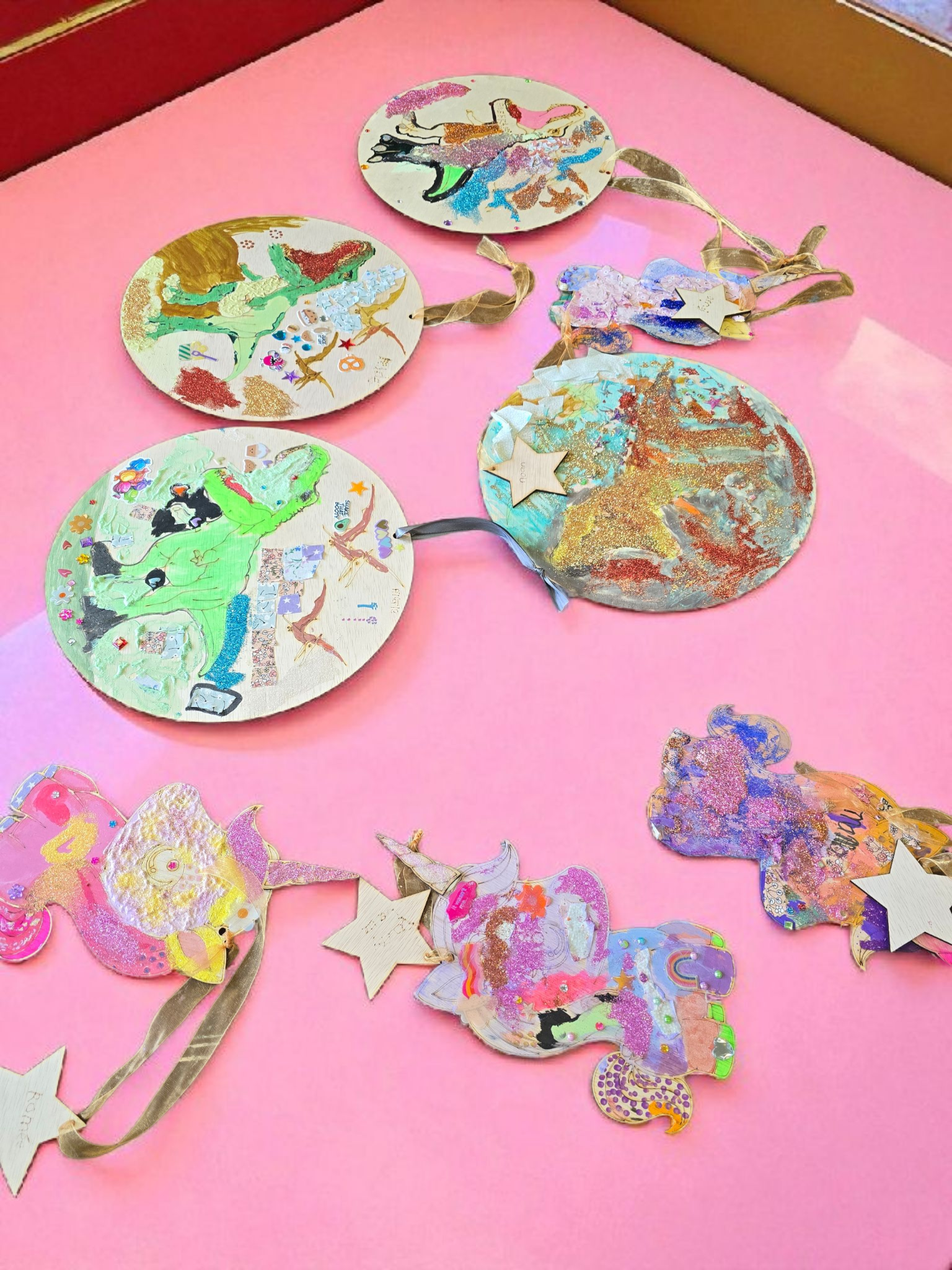 Houten schilderij feest