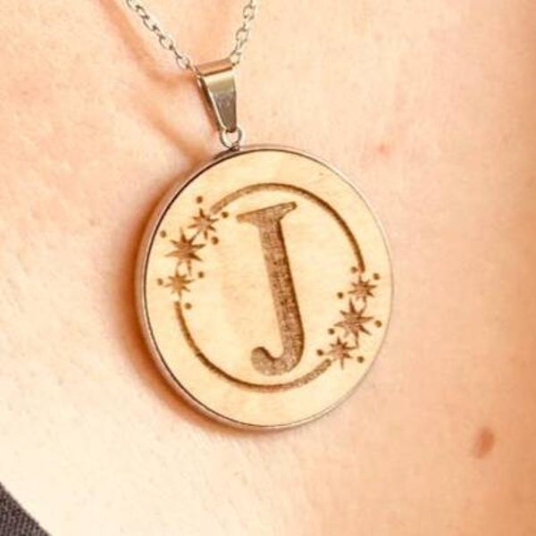 Collier bois initiale "Etoiles"