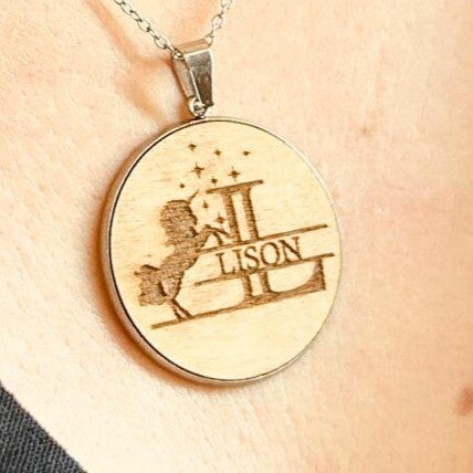 Collier bois initiale "Licorne"