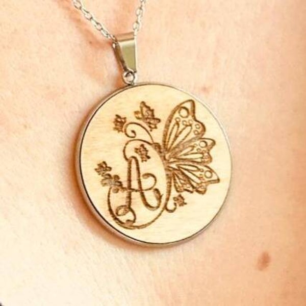 Collier bois initiale "Papillon"