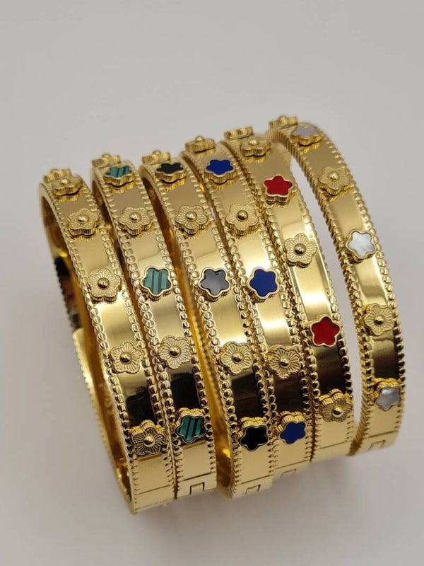 Lot 6 Bracelets