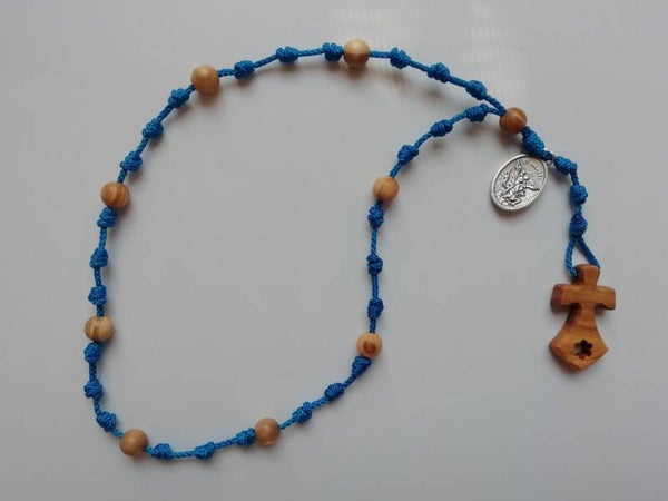 Corona angelica in corda blu e legno d'olivo con croce