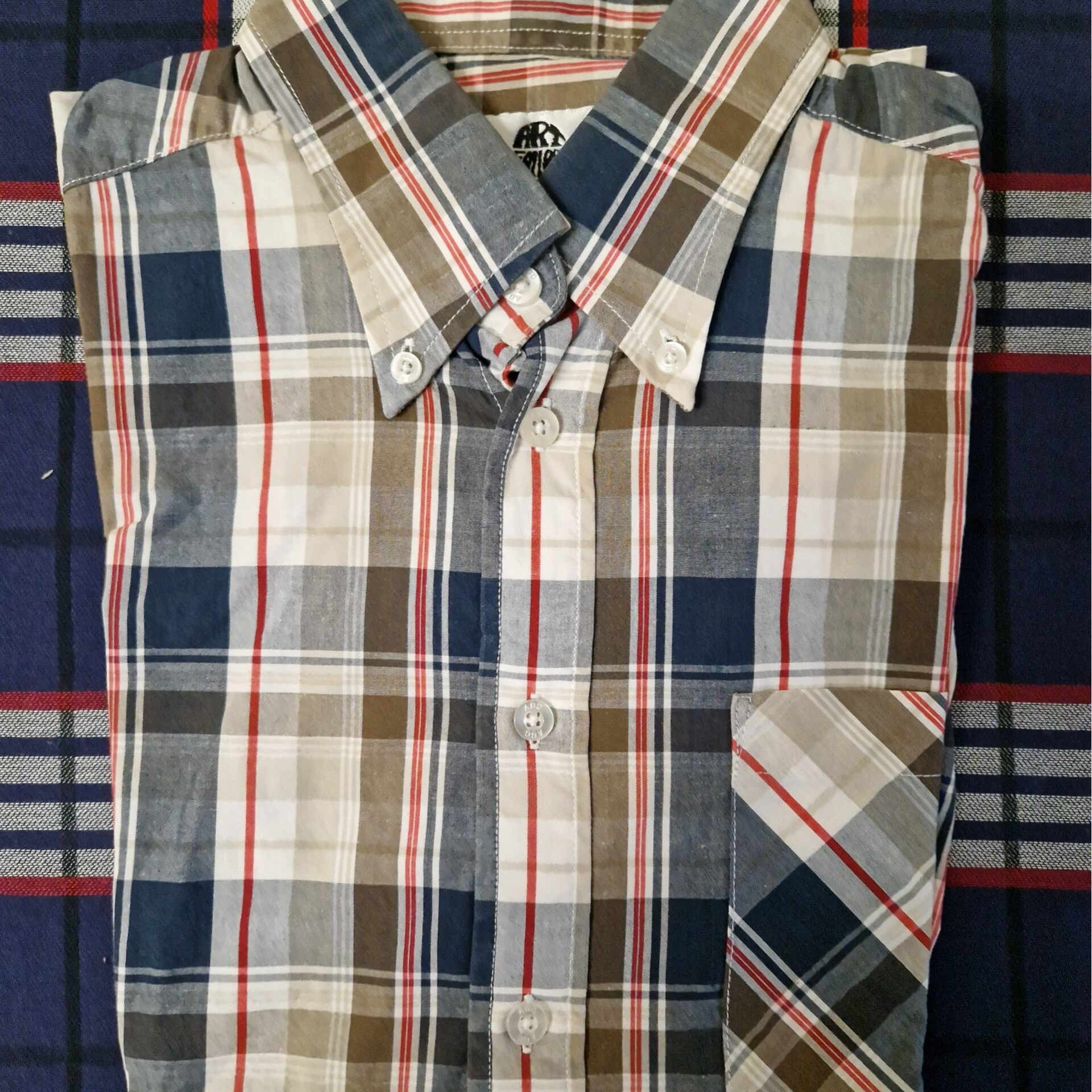 Art Gallery Button-Down Size M TMO18