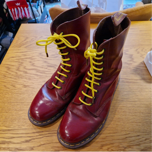 Dr. Martens Quilon Leather 10-Eye-Boots - Made in England - Grösse UK 9 (43.5)  - IGO06