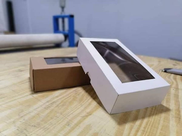 CAJA CON VENTANA