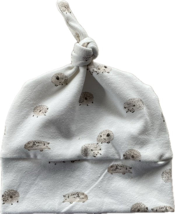 Newborn knoopmutsje, 'OP BESTELLING GEMAAKT'