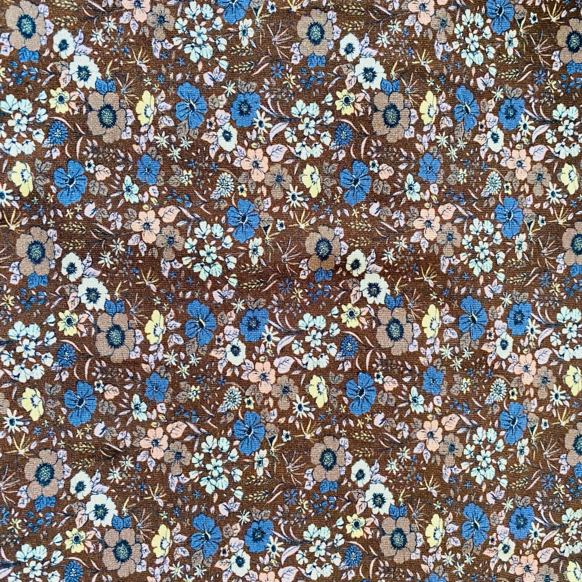 1092 - bloemen bruin/blauw