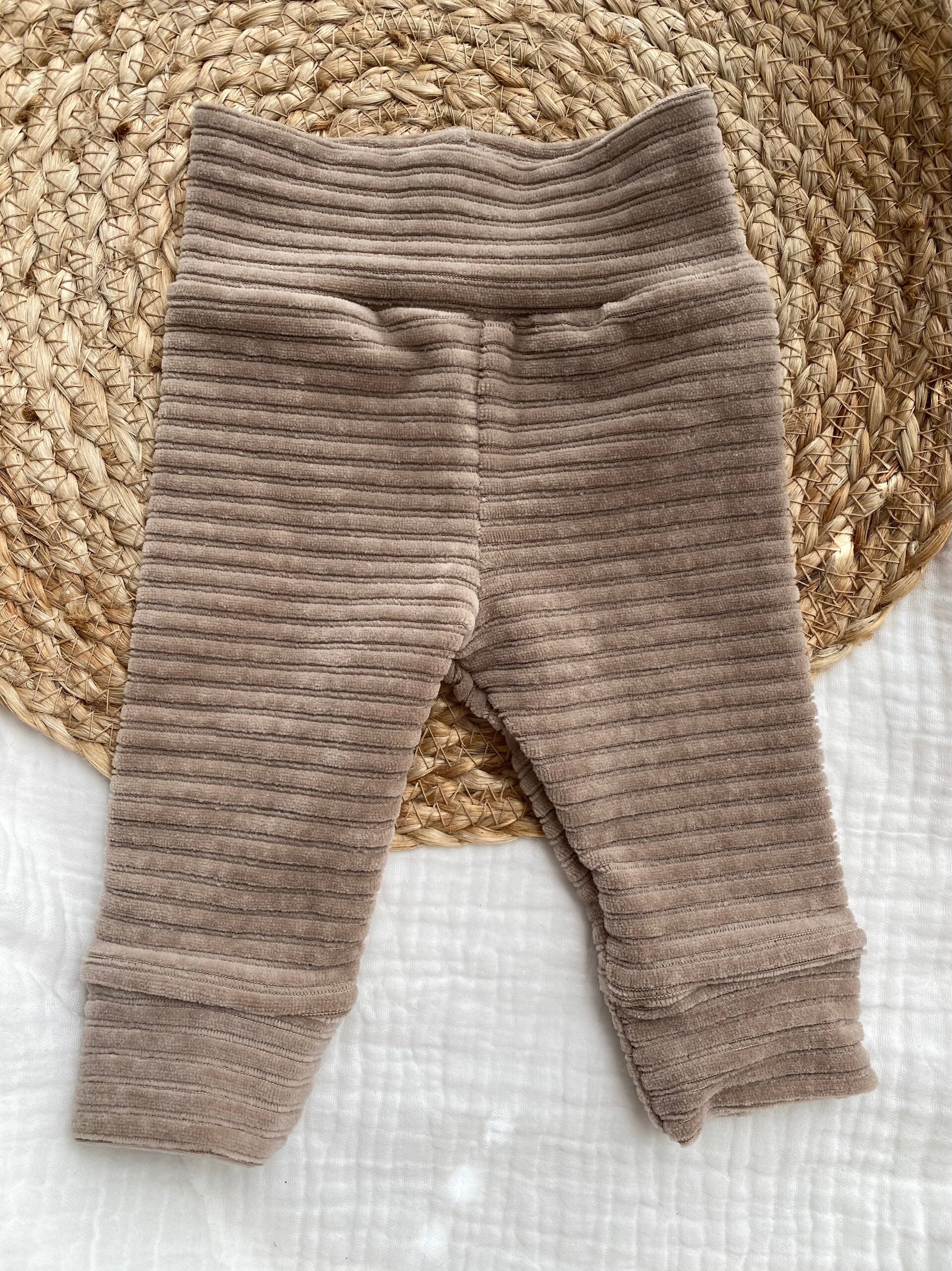 Newborn broekje 50/56 'Bruin rib'