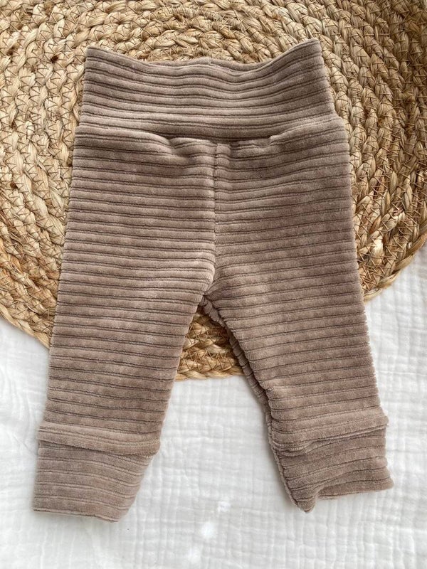 Newborn broekje 50/56 'Bruin rib'