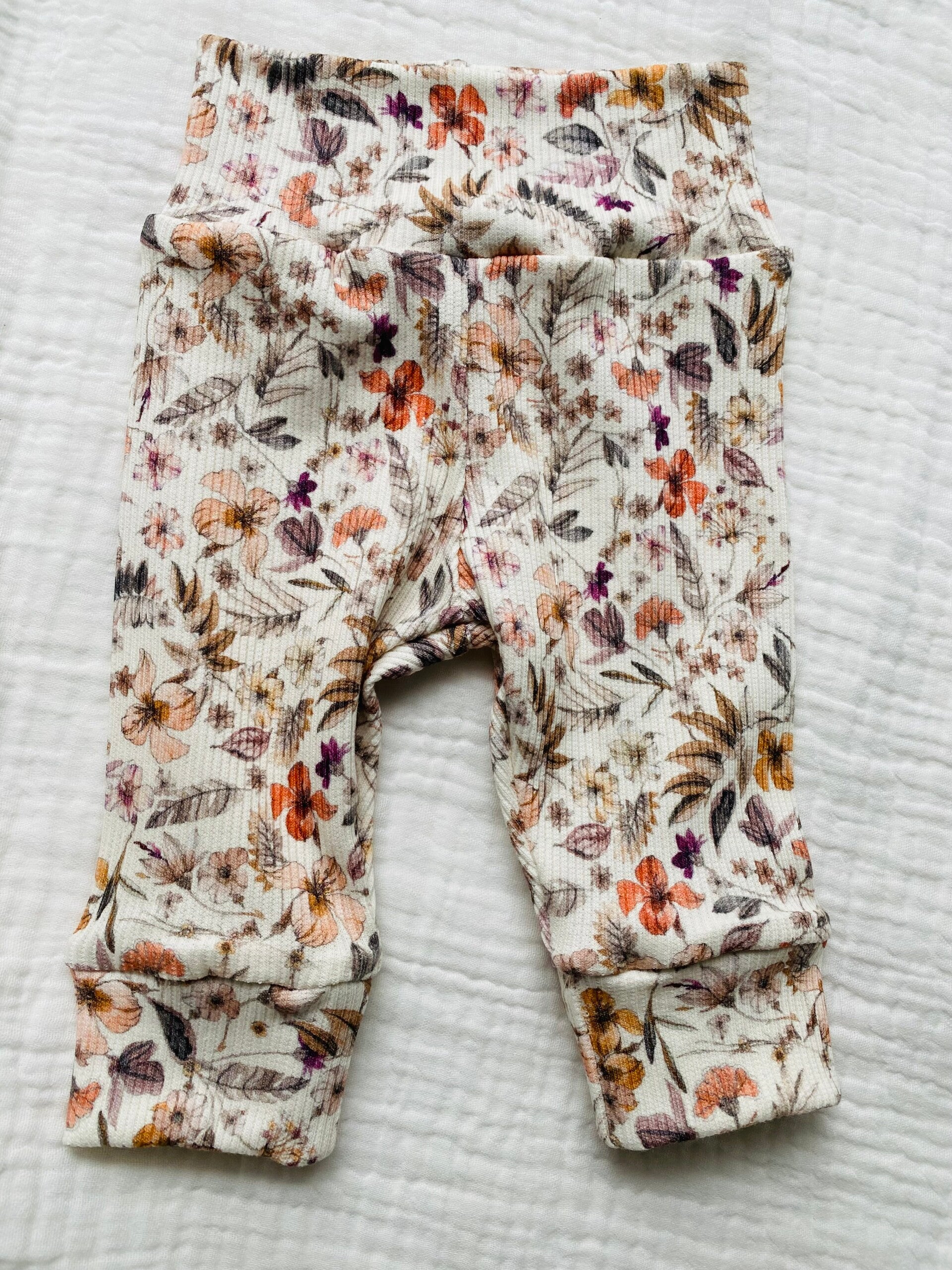 Newborn broekje 'Bloemen'