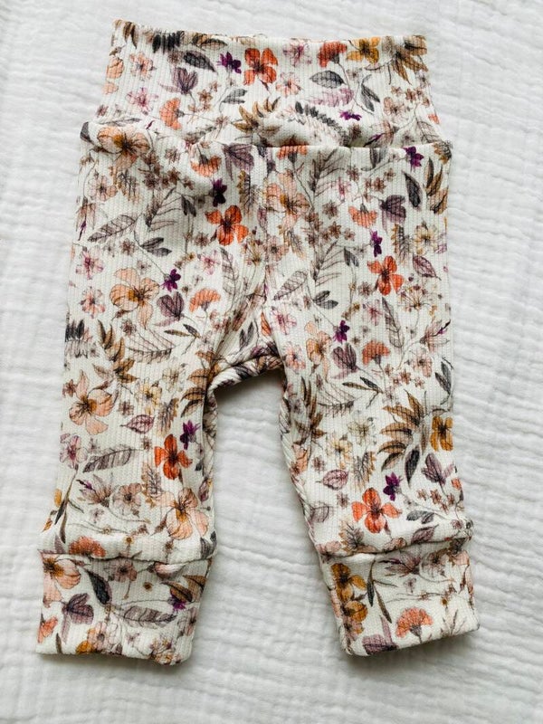 Newborn broekje 'Bloemen'