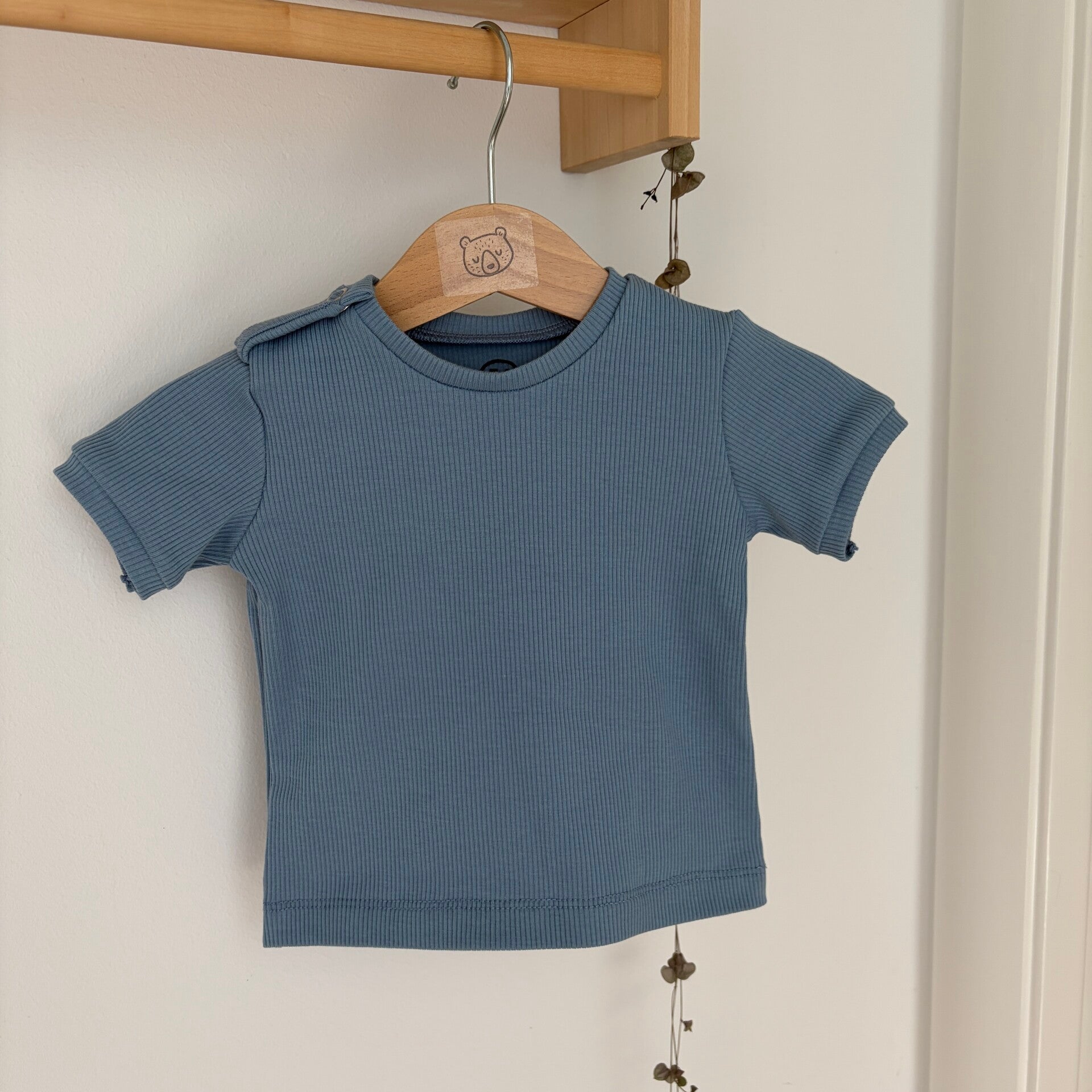 Newborn shirtje korte mouw 56 'Blauw rib stof'