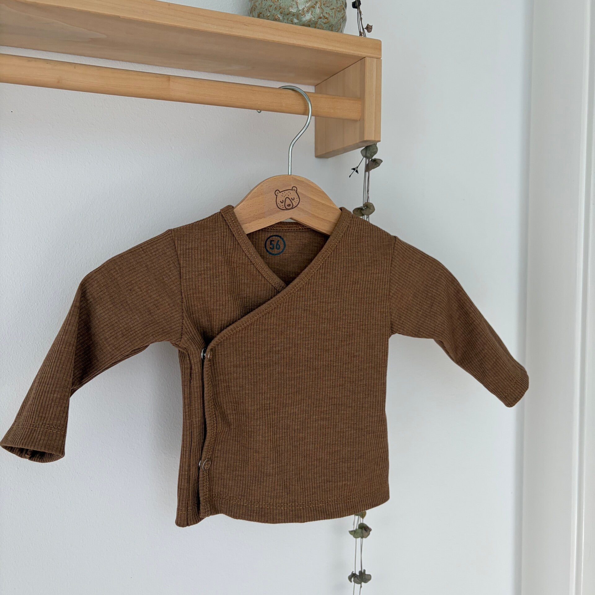 Newborn Overslag shirtje 56 'bruin'