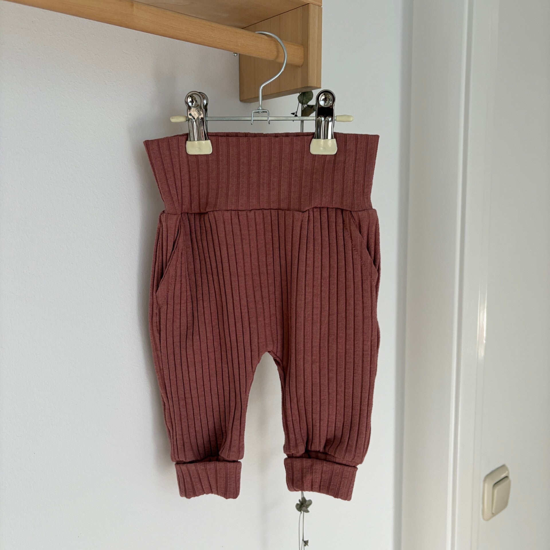 Newborn lose-fit broekje 56 'Roze'