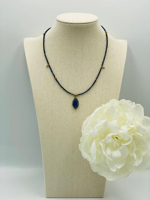 Collier fin perles lapis lazuli - pendentif saphir