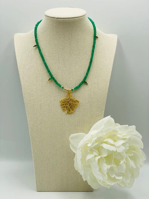 Collier perles chrysoprase - pendentif conifère
