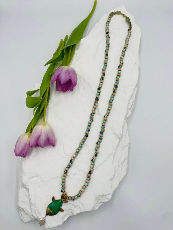 Sautoir perles céramique vert d'eau - pendentif poisson