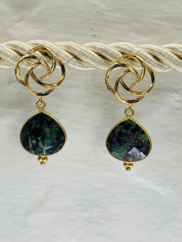 Boucle d'oreille fleur ciselé or  - rubis zoisite