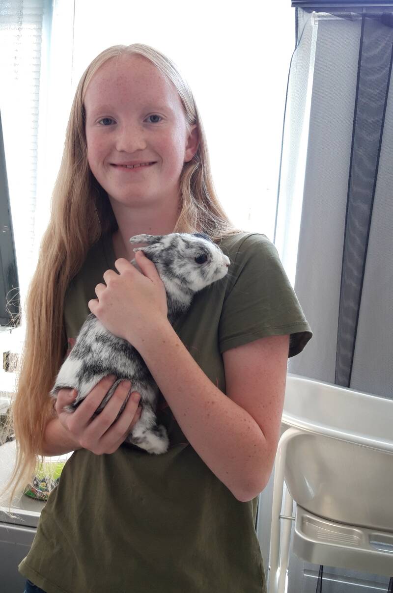 Isa konijn moest ook haar nageltjes geknipt worden