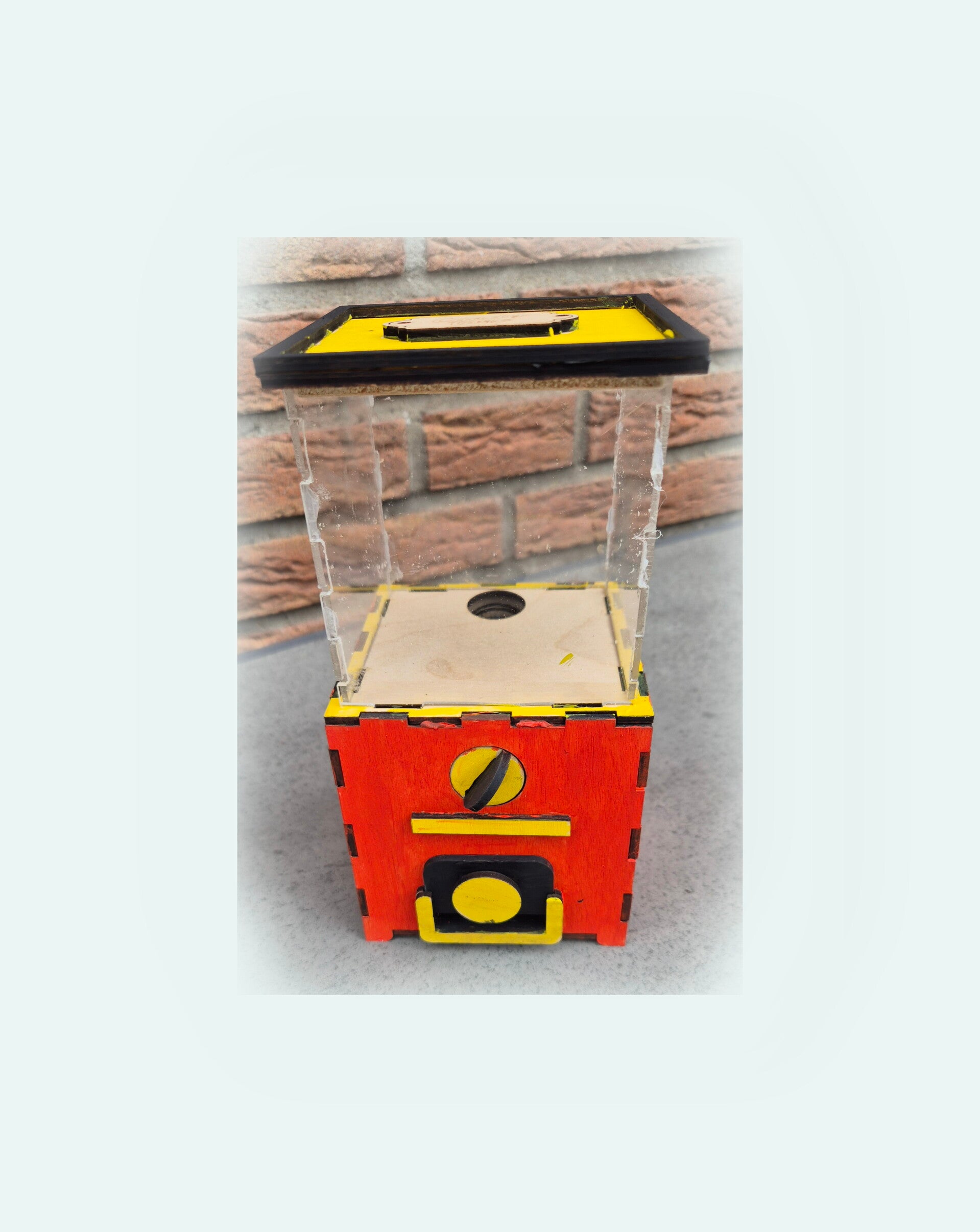 Süßigkeitenautomat aus Holz