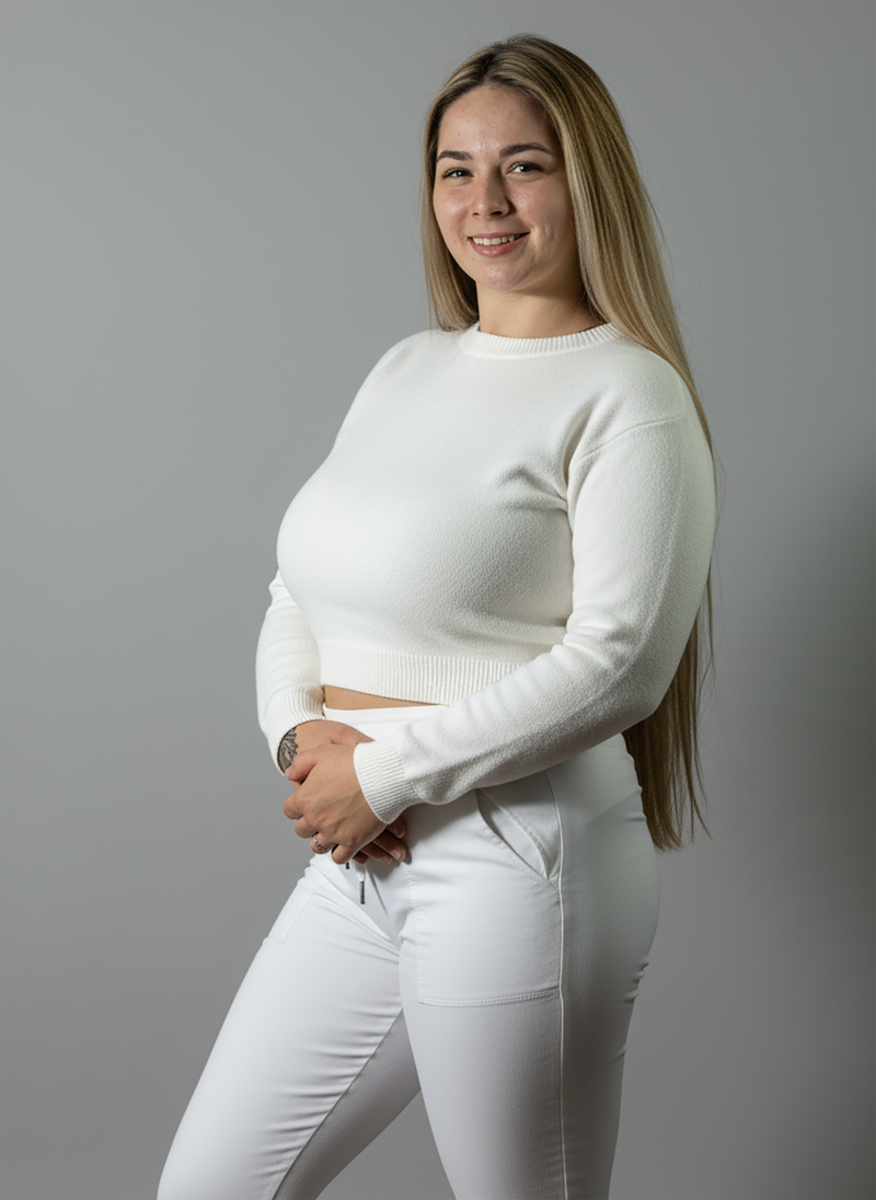 jennifer-en-blanc-standard.png