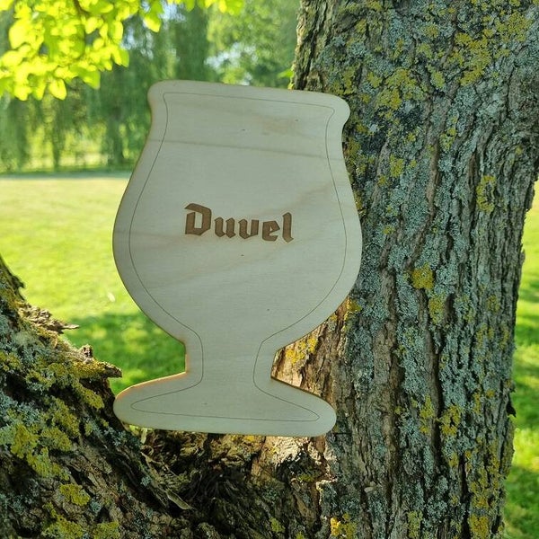 Duvel glas in hout