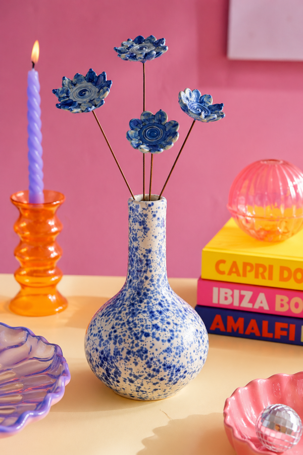 Vaasje met glasbloemetjes