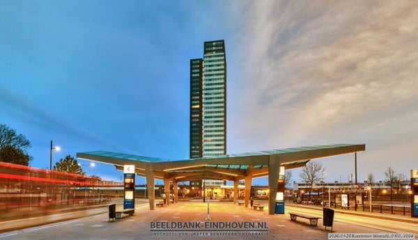 Busstation WoensXL